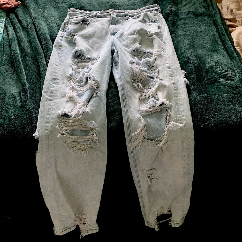 American Eagle Stretch Super Ripped Mom Jean